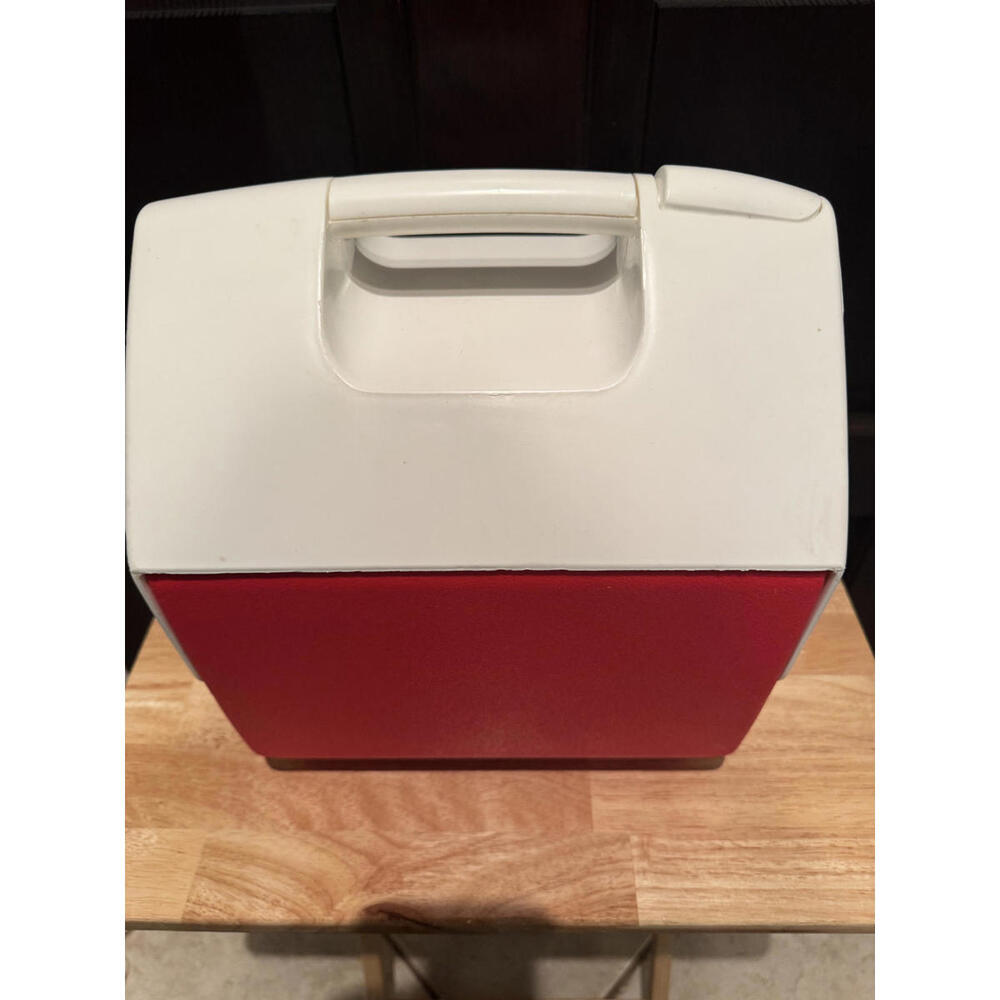 Igloo Playmate Personal Cooler - Red and White - Picture 4 of 5
